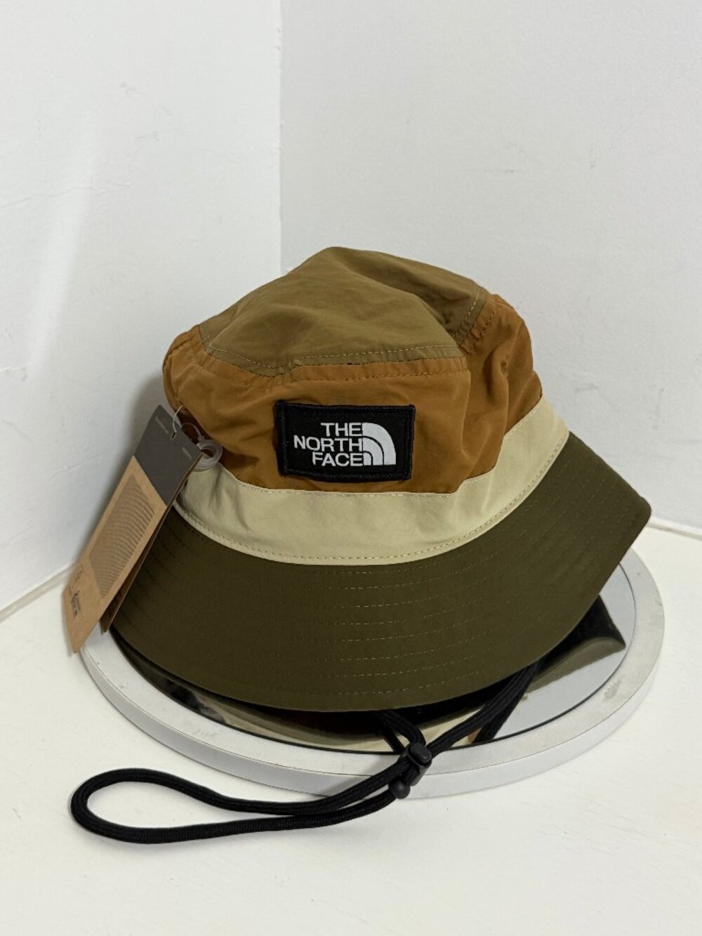 The North Face Colorblock Bucket Hat with Chin Strap Outdoor Sun Hat